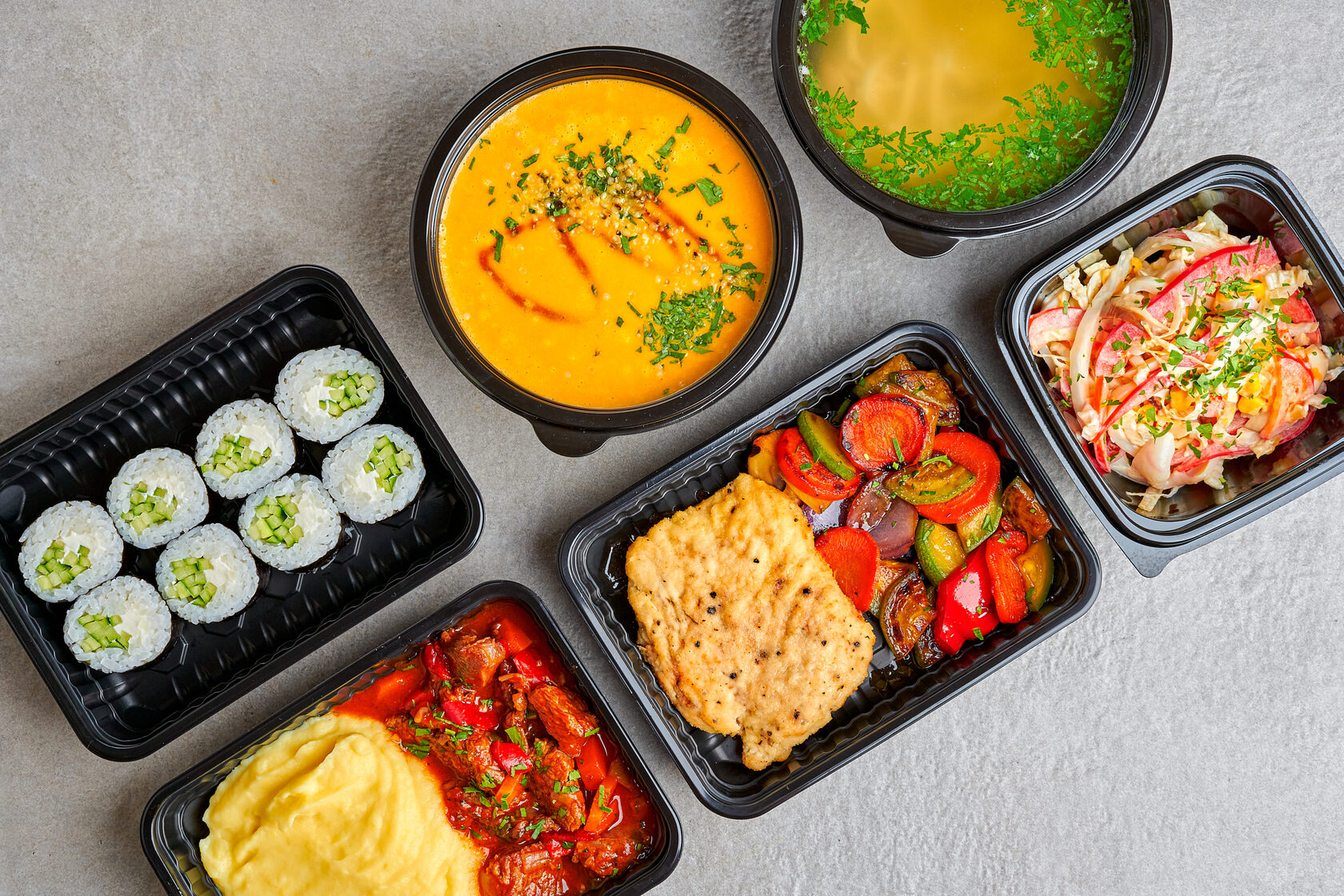 Miten kertakäyttöinen muovinen taimenpäällinen vaikuttaa ilmankiertoon ja ilmanvaihtoon, ja mitä varotoimia käyttäjien tulee tehdä homeen tai ylikuumenemisen estämiseksi?