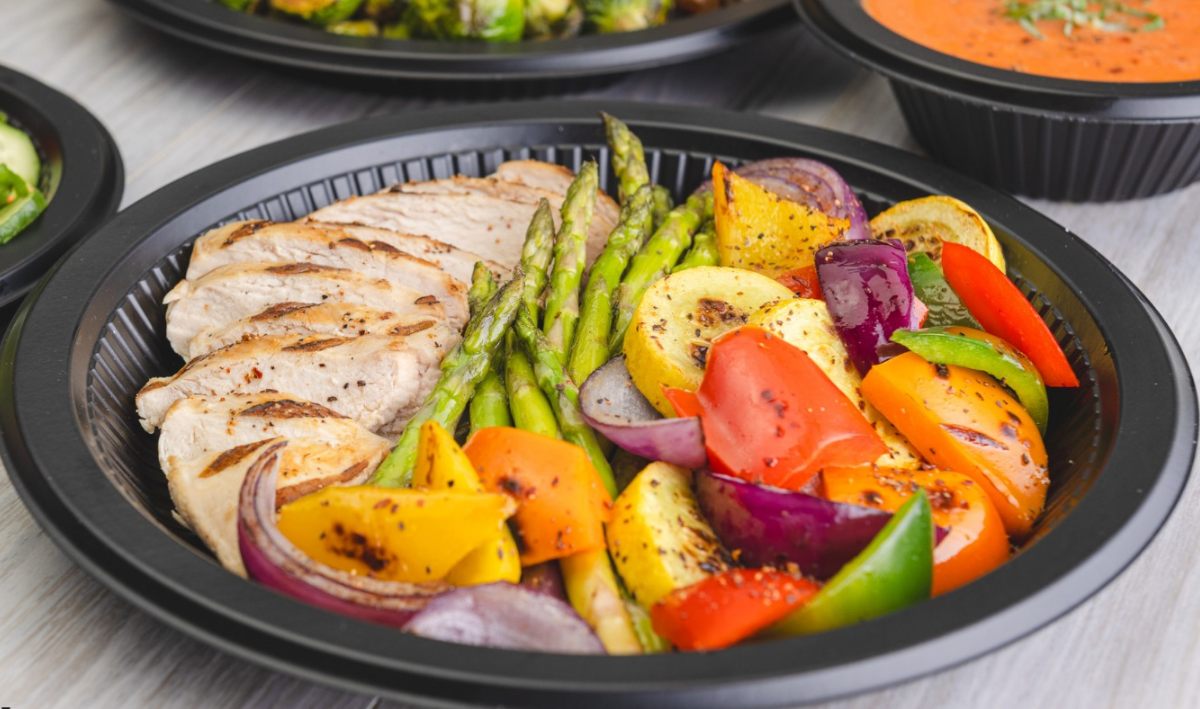 Kuinka hajoava pyöreä sushilaatikko käsittelee vastavalmistetun sushin kosteutta ja tiivistymistä?